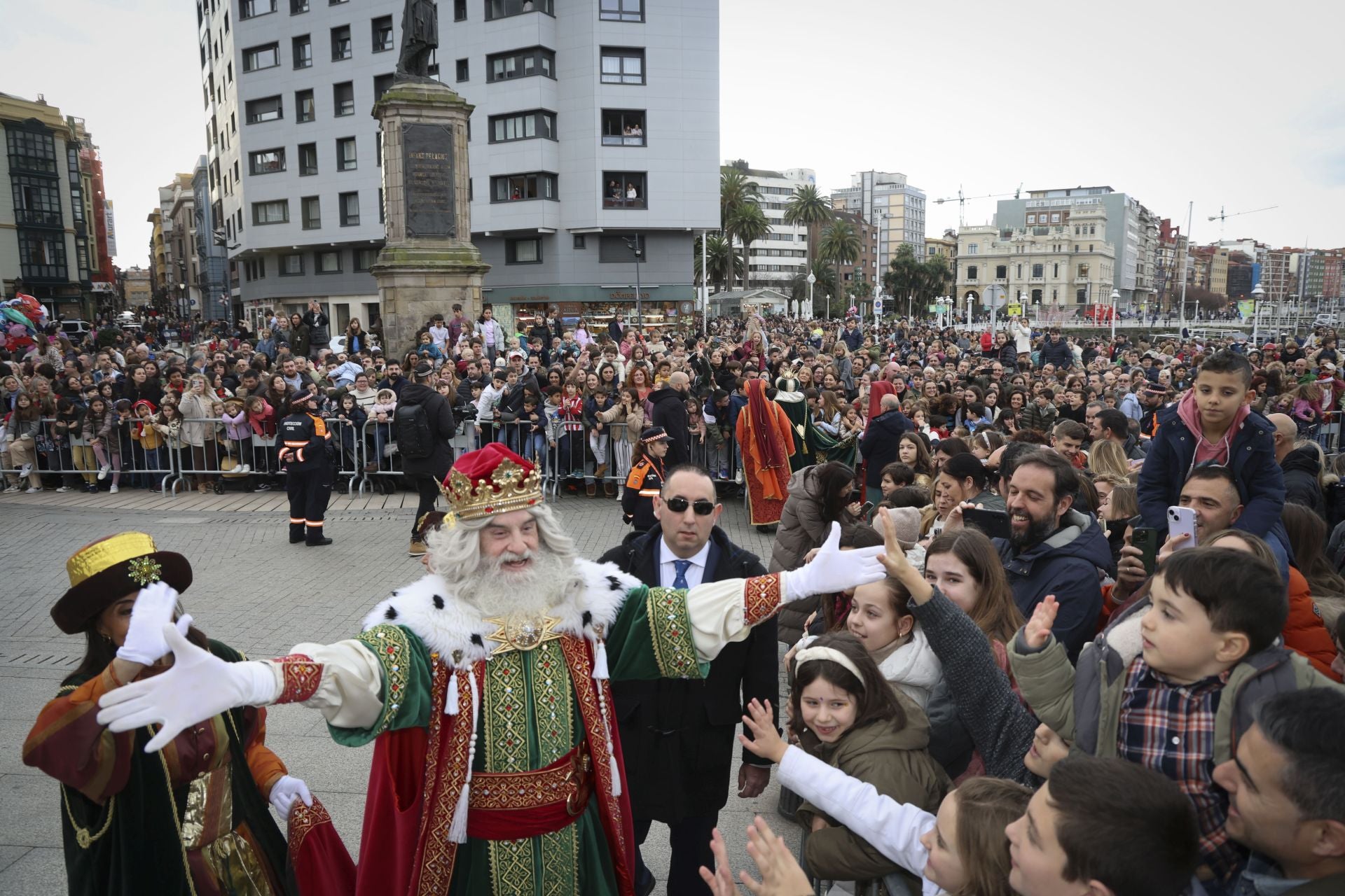 Las imágenes de la llegada de los Reyes Magos a Gijón