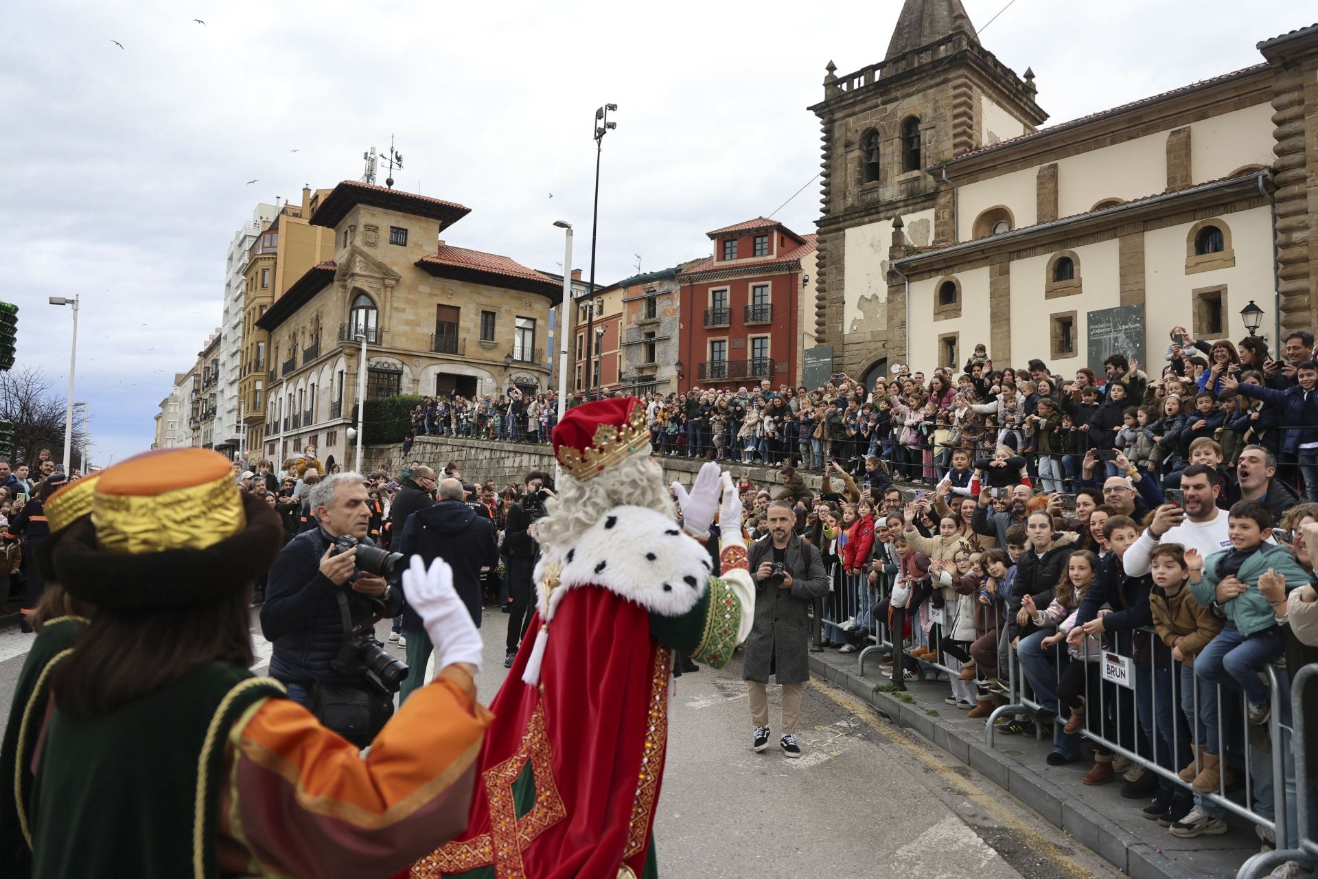 Las imágenes de la llegada de los Reyes Magos a Gijón