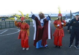 Los Reyes Magos llegan hasta en ultraligero: así recibieron a los niños en Llanera