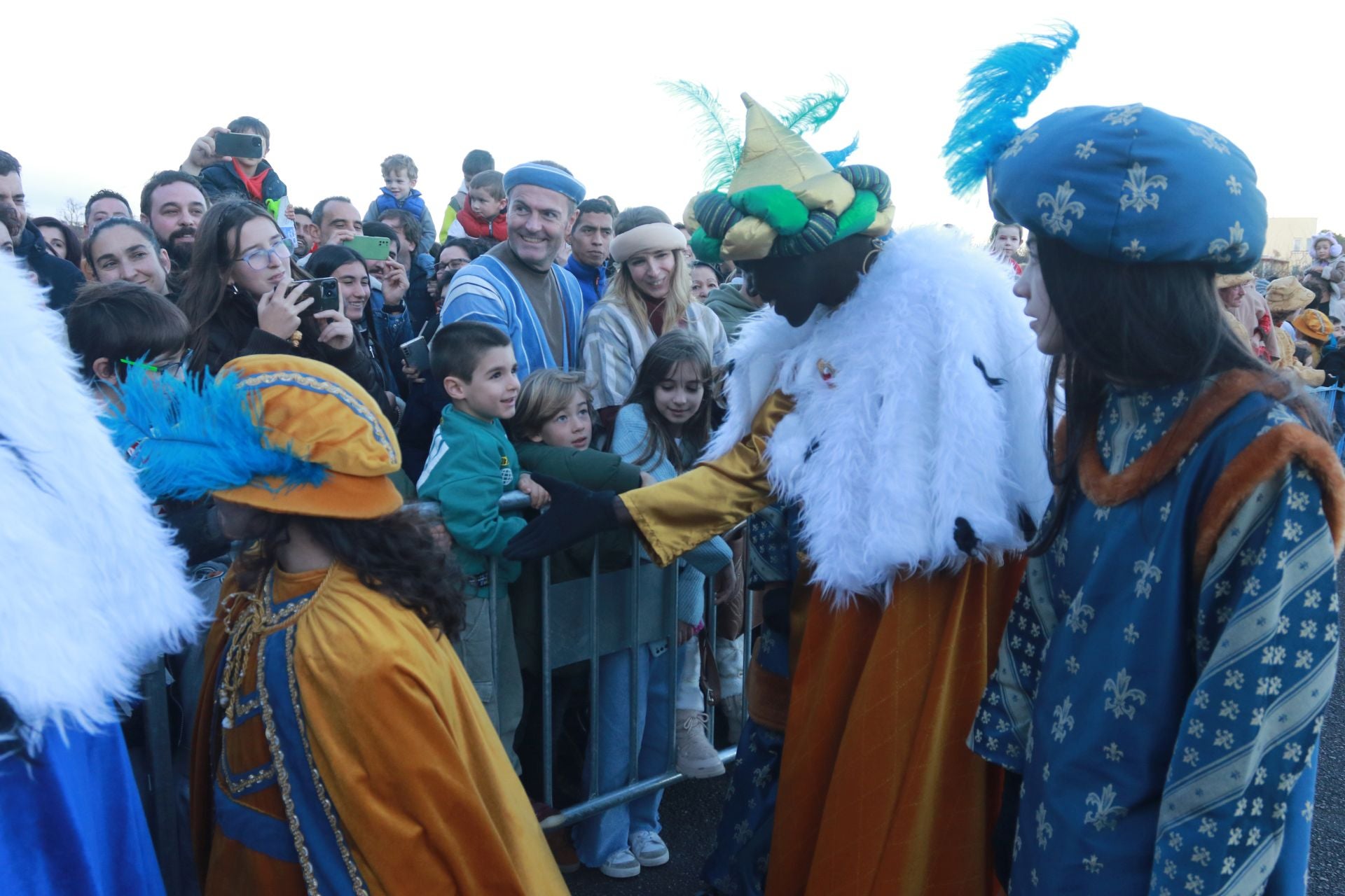 Los Reyes Magos llegan hasta en ultraligero: así recibieron a los niños en Llanera