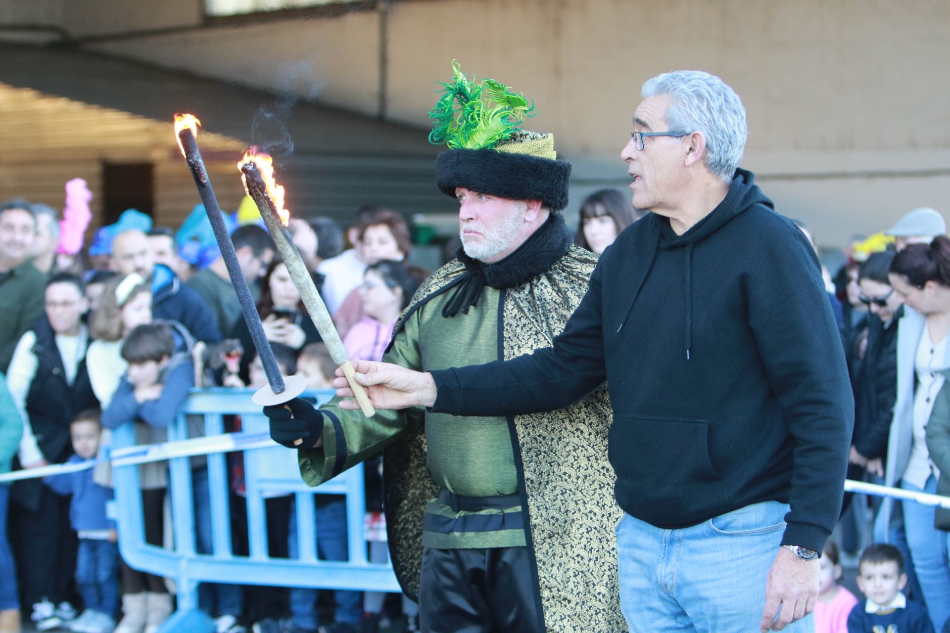 Los Reyes Magos llegan hasta en ultraligero: así recibieron a los niños en Llanera