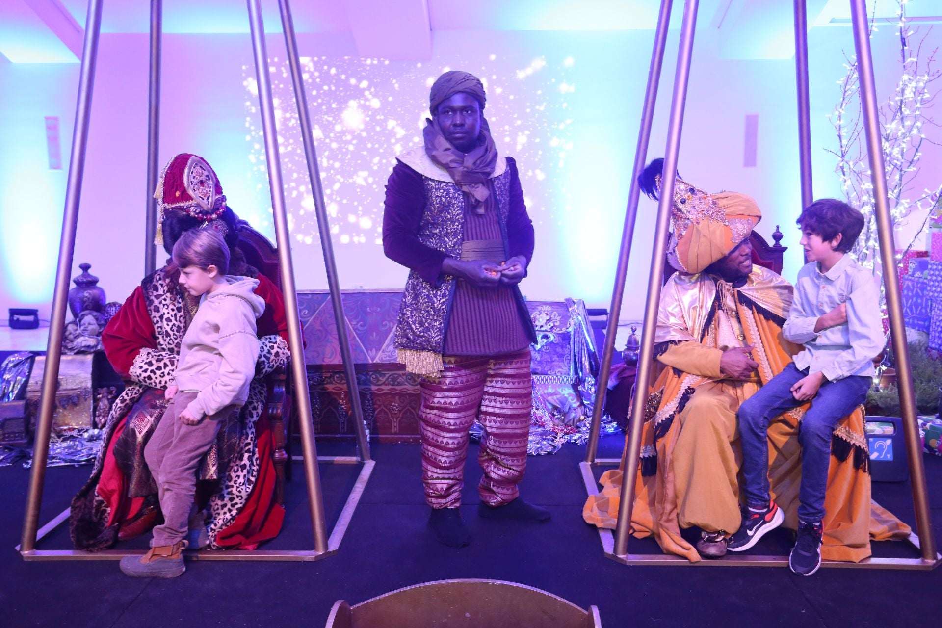 En imágenes: recepción de los Reyes Magos a los niños de Oviedo