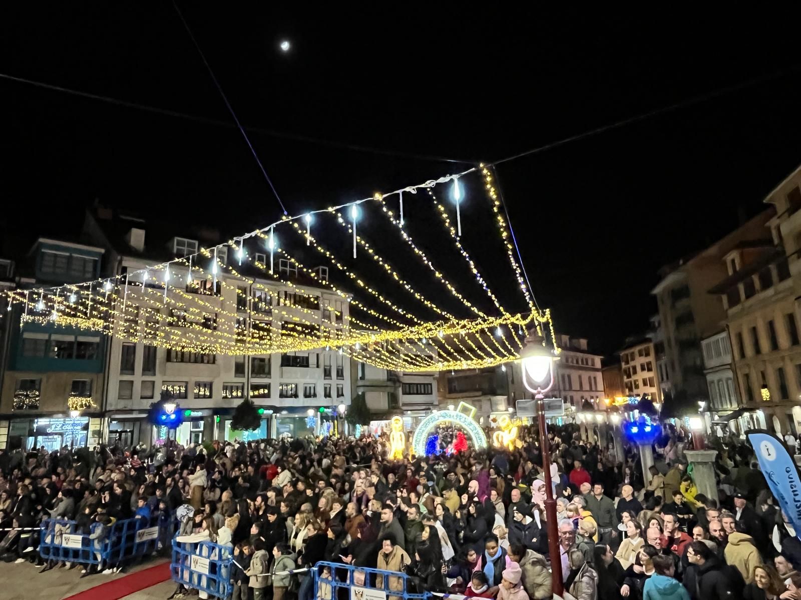 Cabalgatas de oriente a occidente: las imágenes de los Reyes Magos a su paso por Asturias