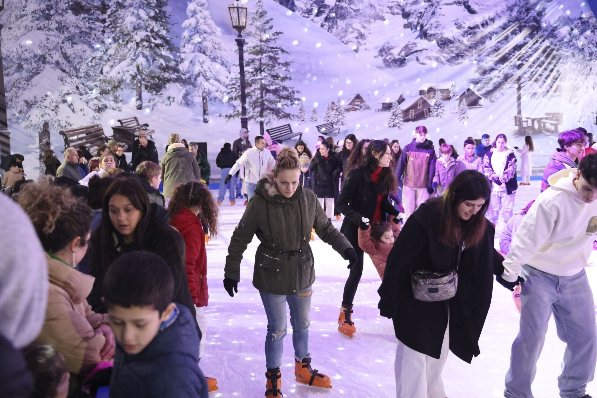 La pista de hielo de Gijón apura sus últimas horas