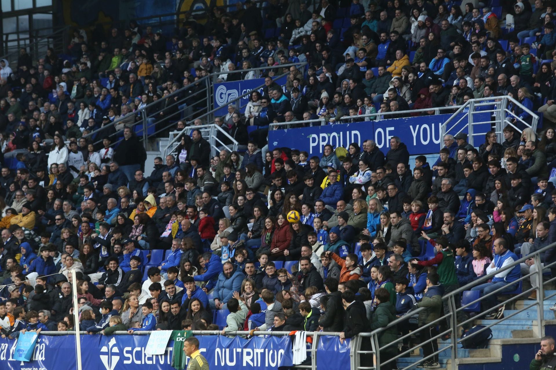 Entrenamiento del Real Oviedo en el día de Reyes mirando al derbi