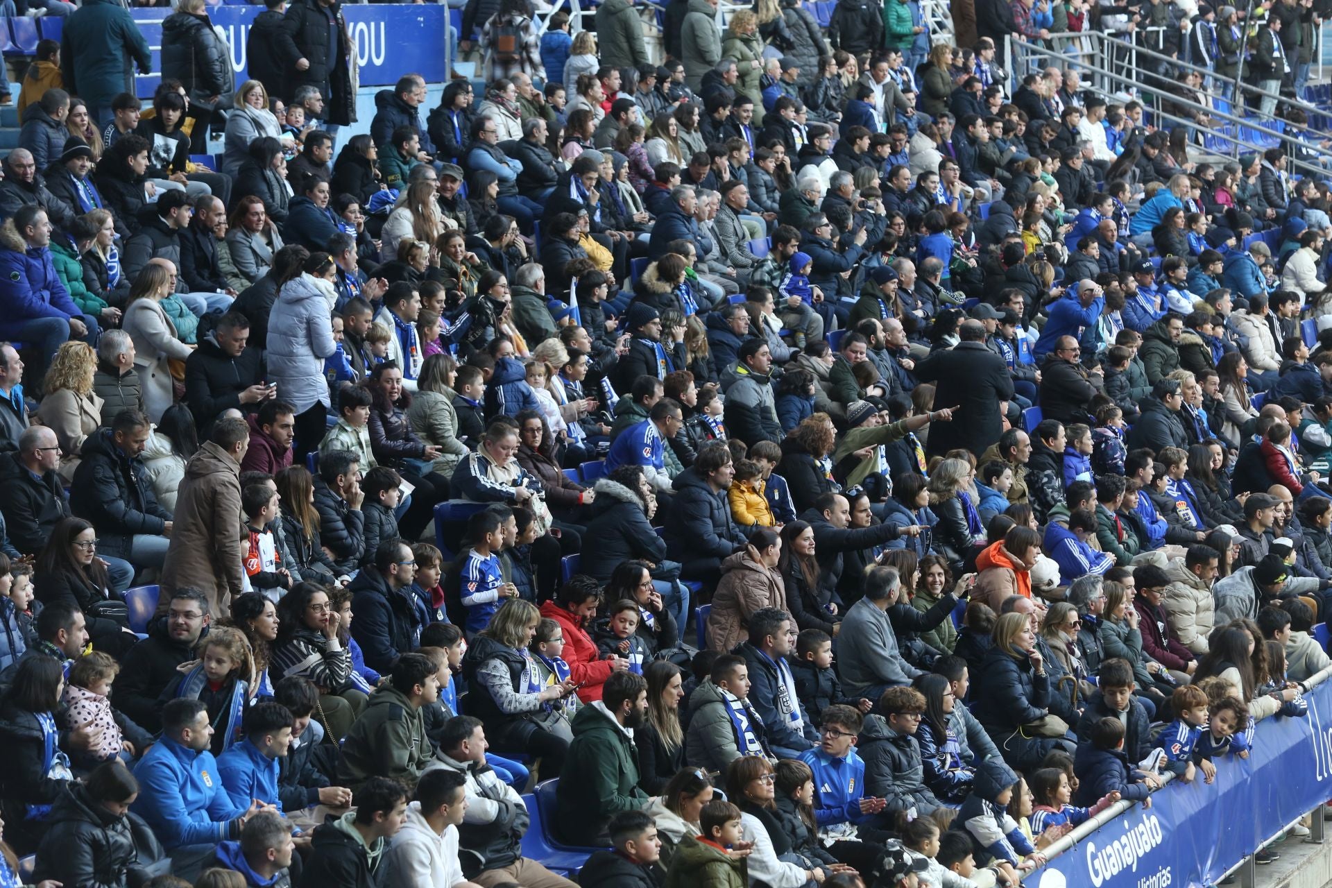 Entrenamiento del Real Oviedo en el día de Reyes mirando al derbi