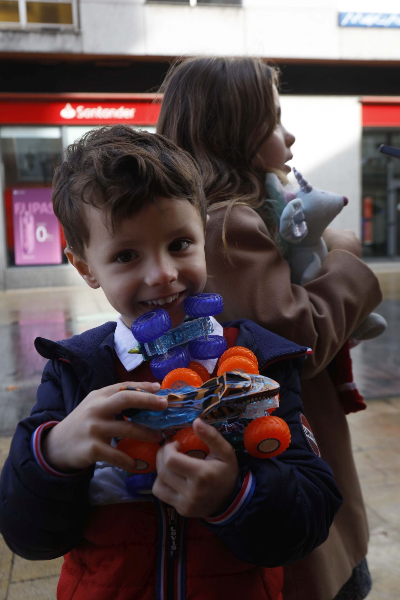 Deseos cumplidos: los niños asturianos disfrutan de una mágica mañana de Reyes