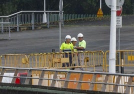 Obras de renovación del colector del río Peñafrancia, en Gijón.