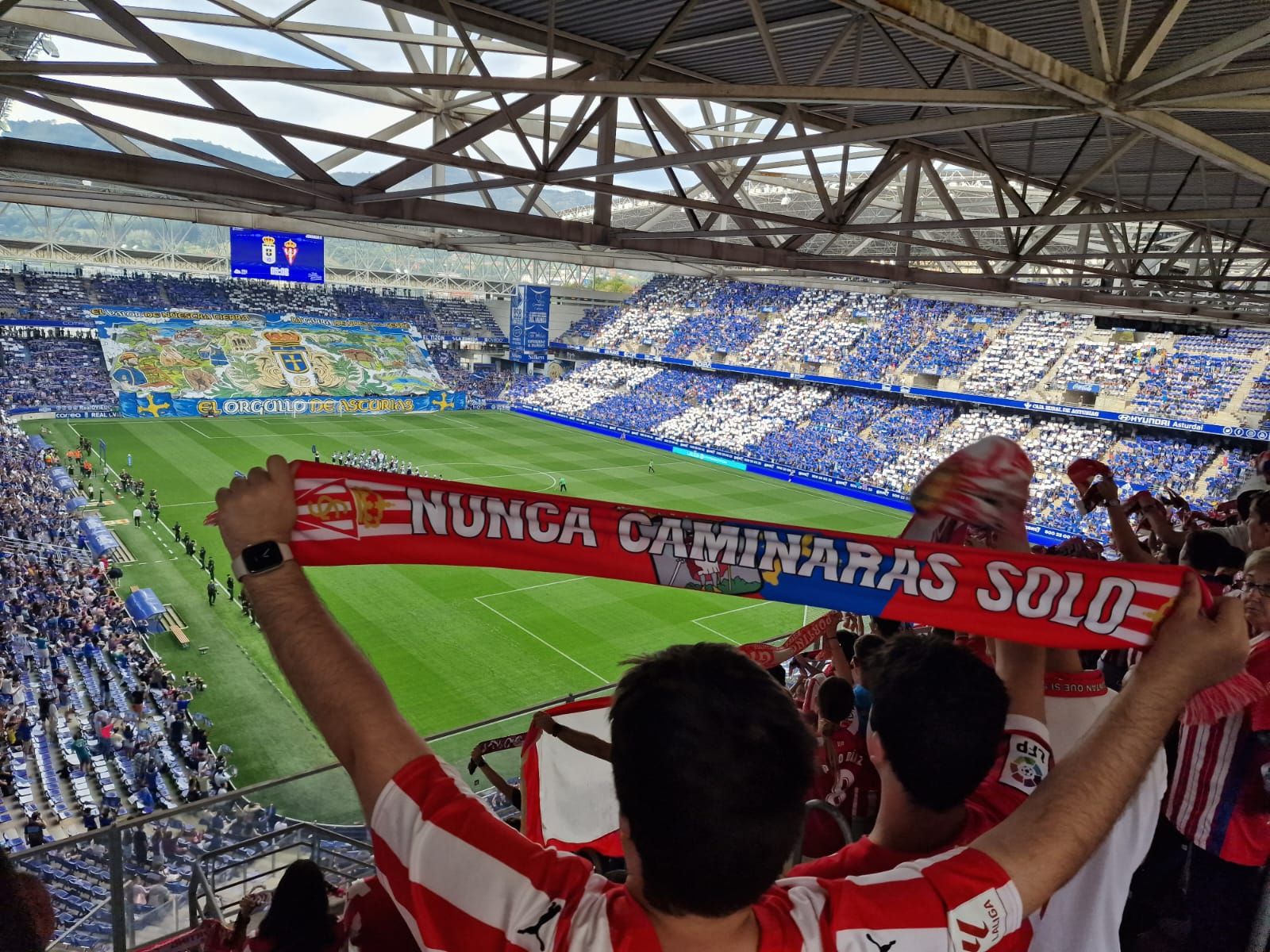 Aficionados del Sporting de Gijón en el estadio Carlos Tartiere.