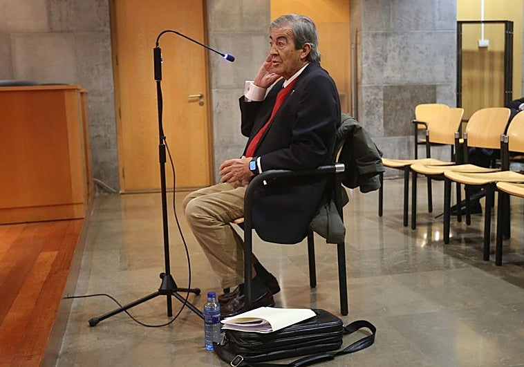 Francisco Álvarez-Cascos, este martes, en la Audiencia Provincial de Oviedo.