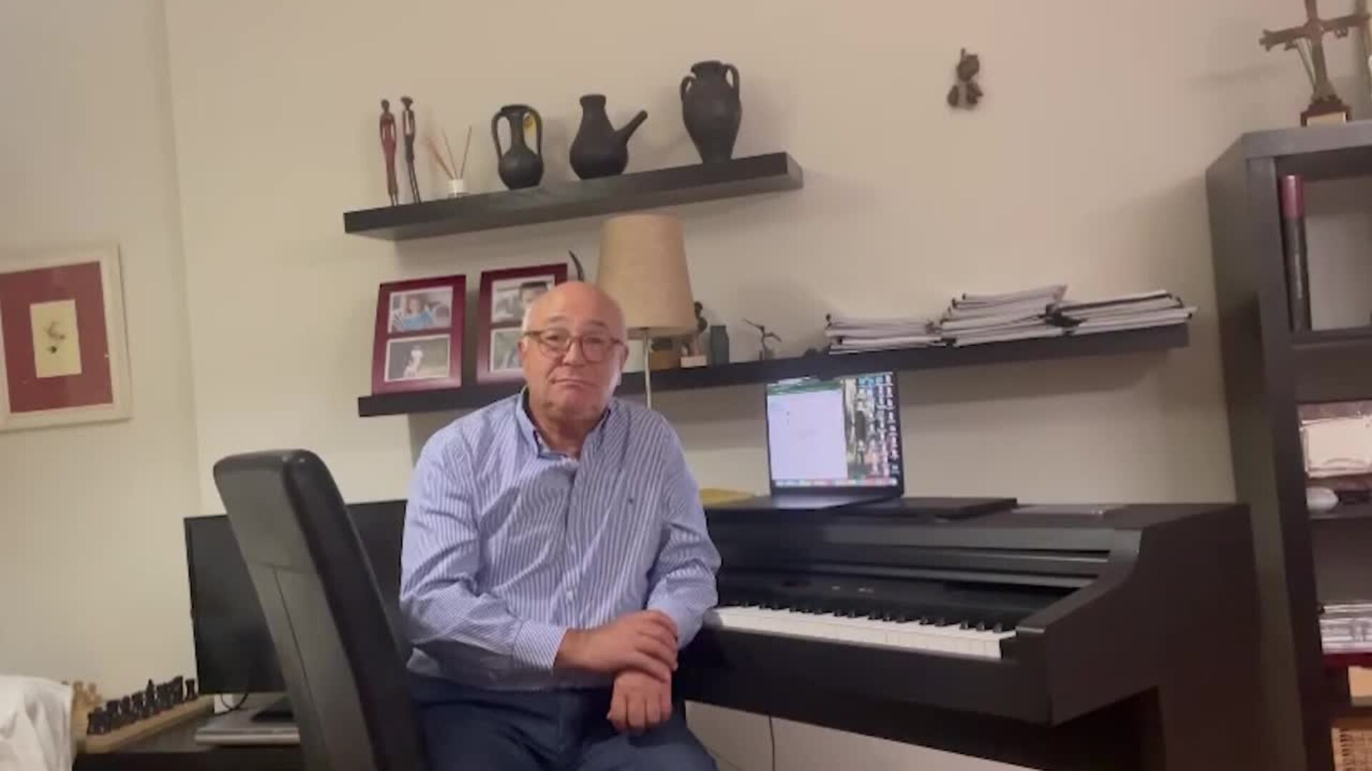 Joaquín Pixán, músico y cantante, felicita a EL COMERCIO