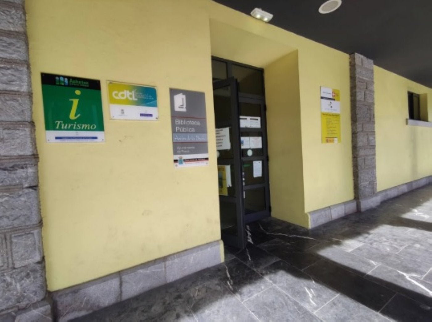 La oficina de turismo de Pravia.