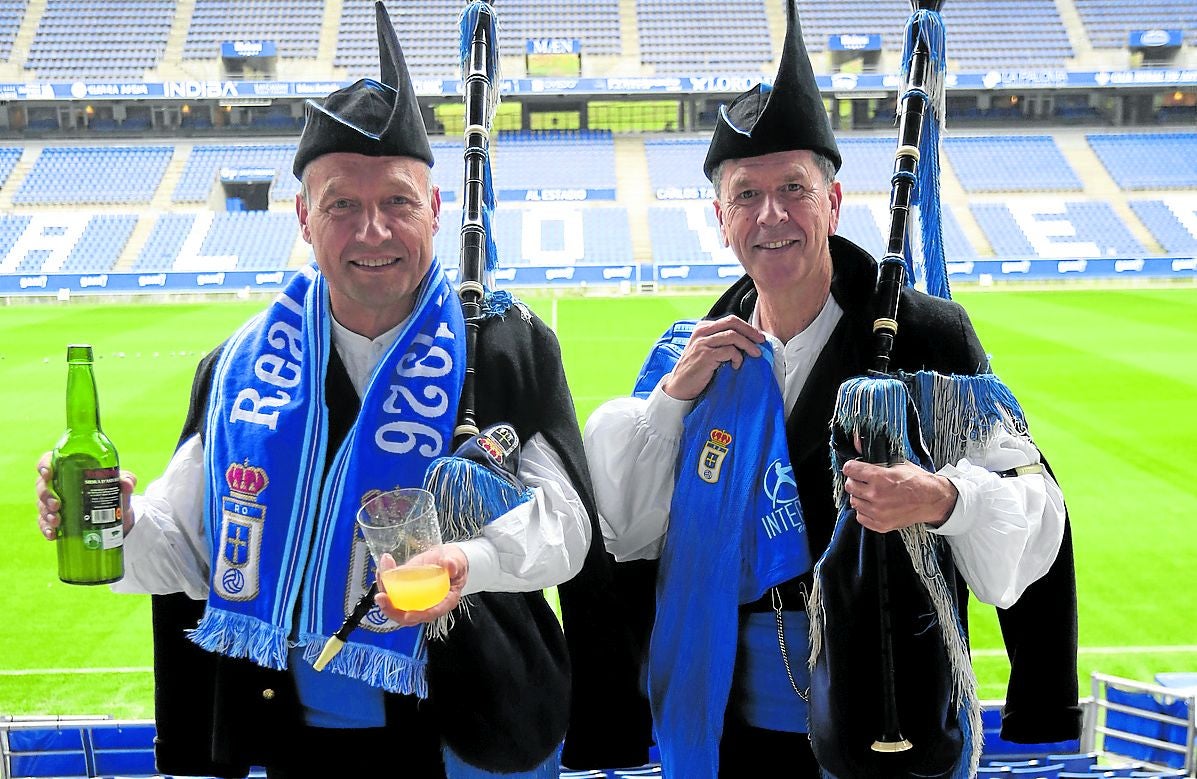Los dos directores de la Real Banda de Gaitas Ciudad de Oviedo.