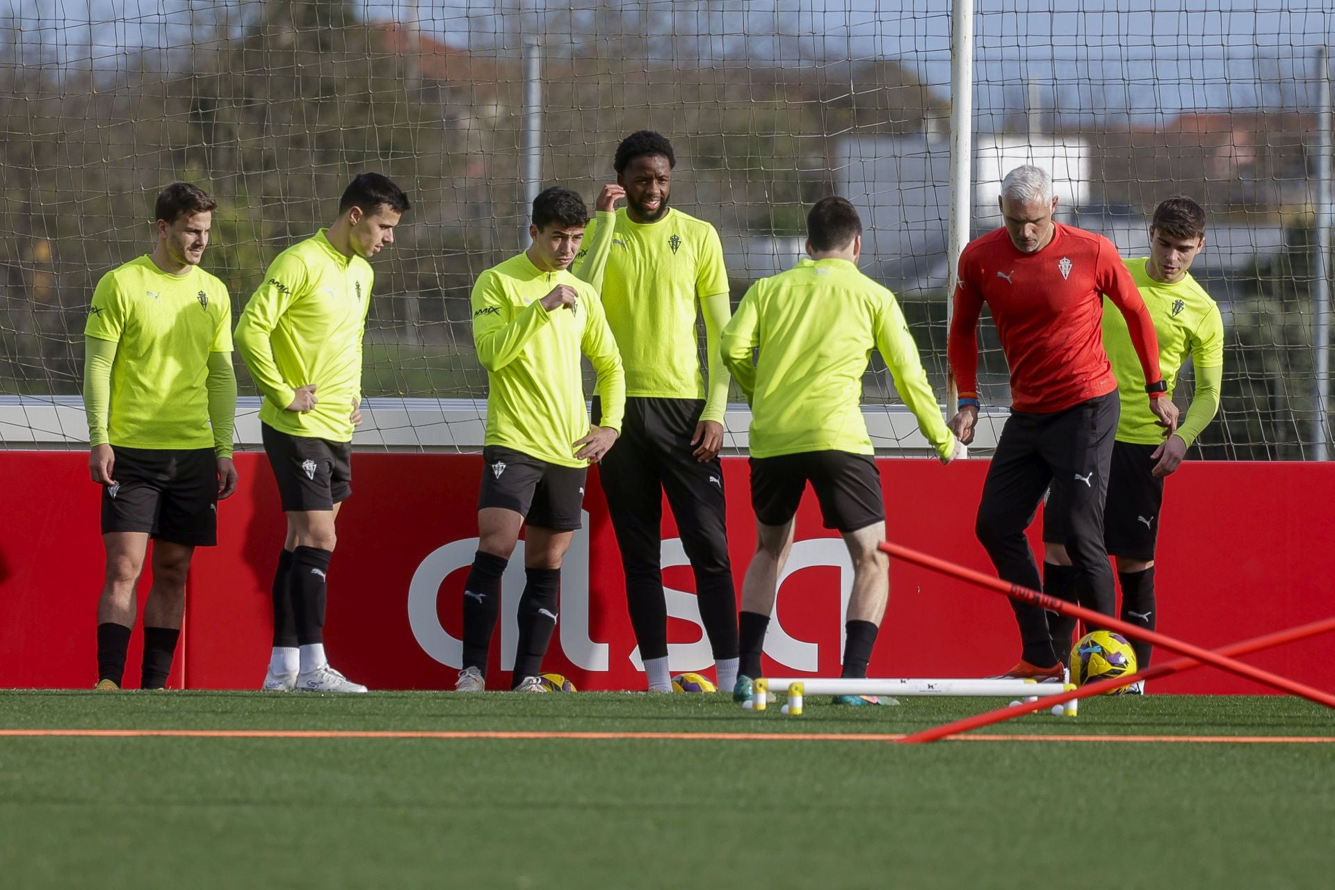 El último entrenamiento del Sporting de Gijón antes del derbi, en fotos