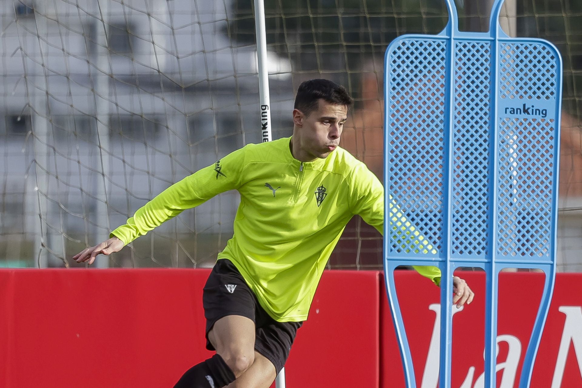 El último entrenamiento del Sporting de Gijón antes del derbi, en fotos