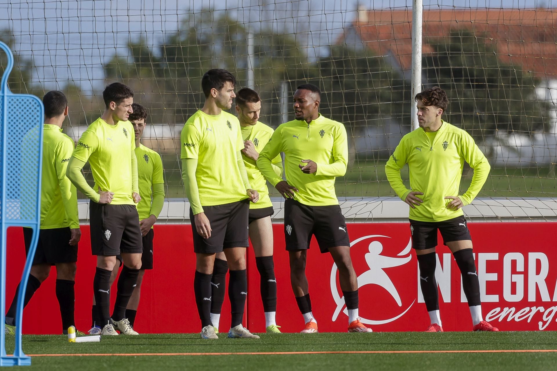 El último entrenamiento del Sporting de Gijón antes del derbi, en fotos