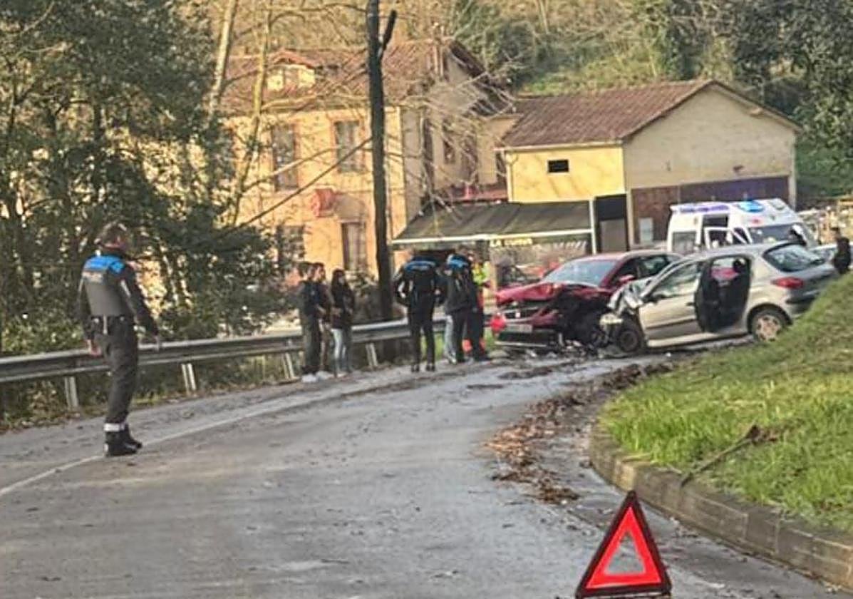 Estado en el que quedaron los dos vehículos implicados en el accidente.