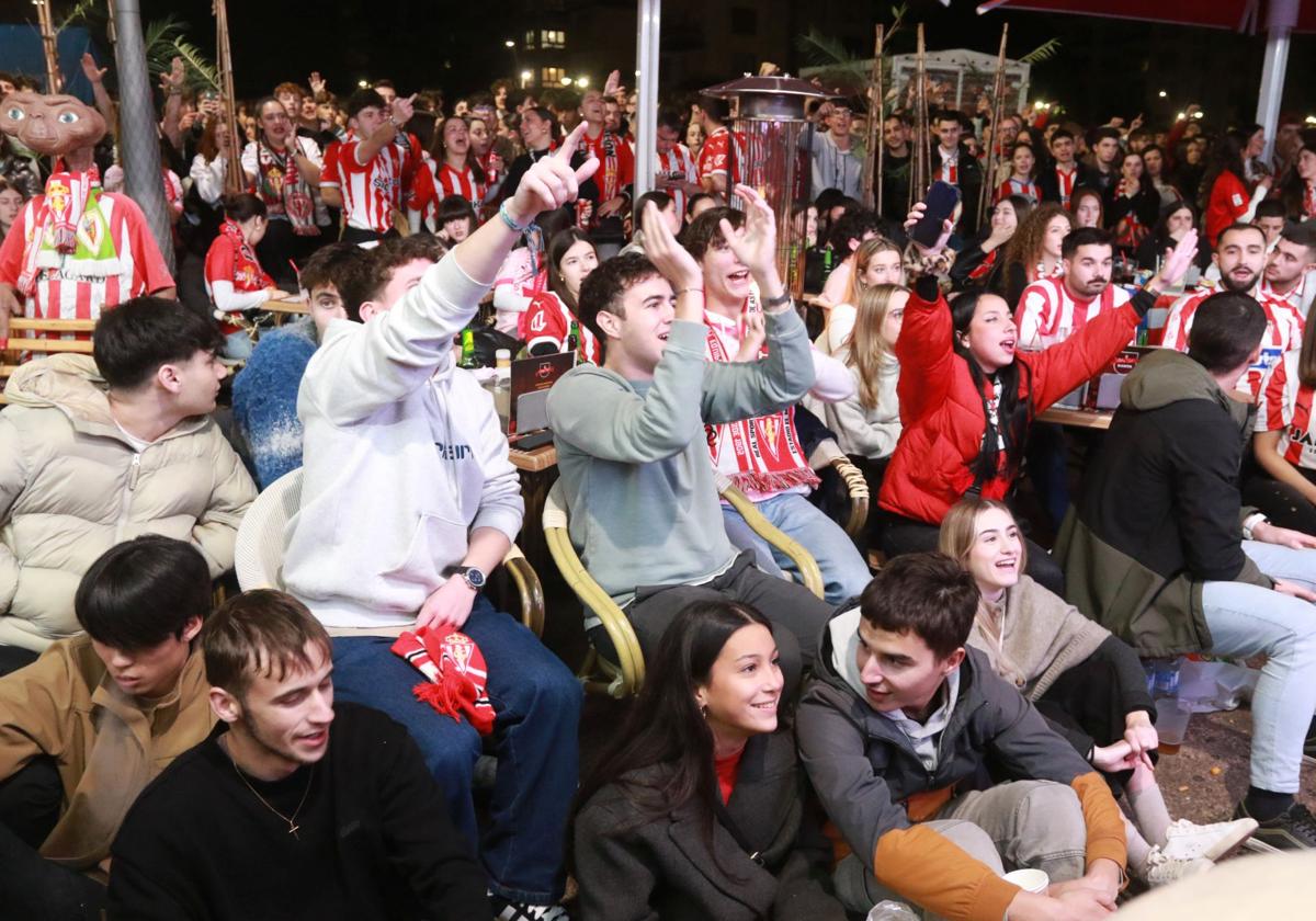 Así se vivió el derbi asturiano en los aledaños de El Molinón