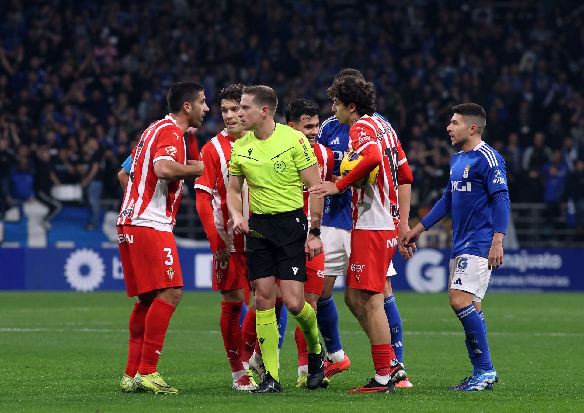 Las mejores imágenes del Real Oviedo - Sporting de Gijón