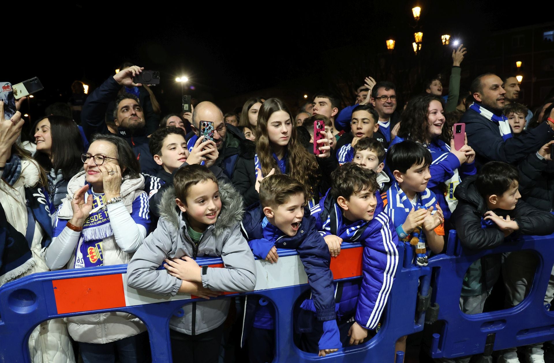 ¿Estuviste animando al Real Oviedo antes del derbi? ¡Búscate en las fotos!