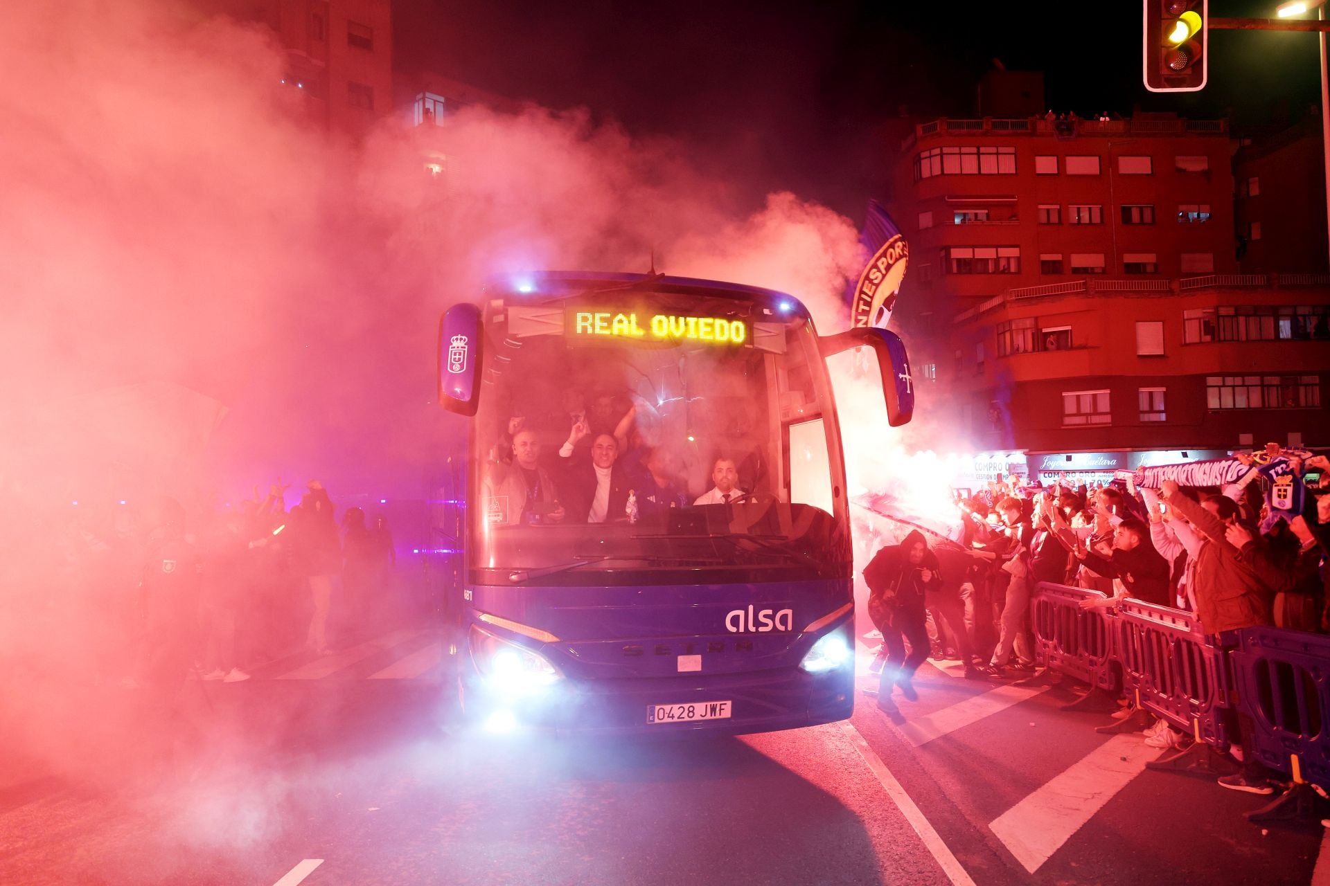 ¿Estuviste animando al Real Oviedo antes del derbi? ¡Búscate en las fotos!
