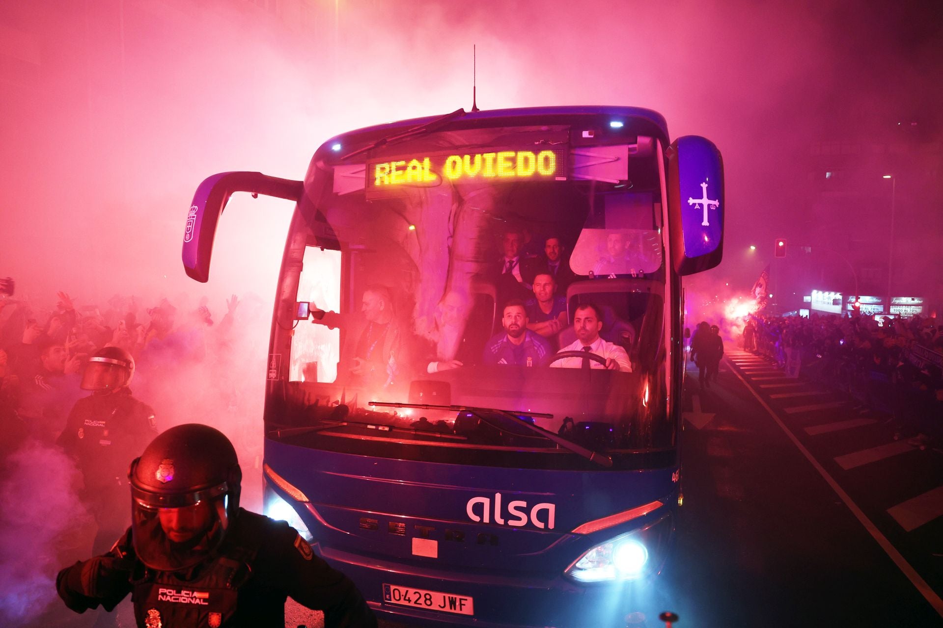 ¿Estuviste animando al Real Oviedo antes del derbi? ¡Búscate en las fotos!