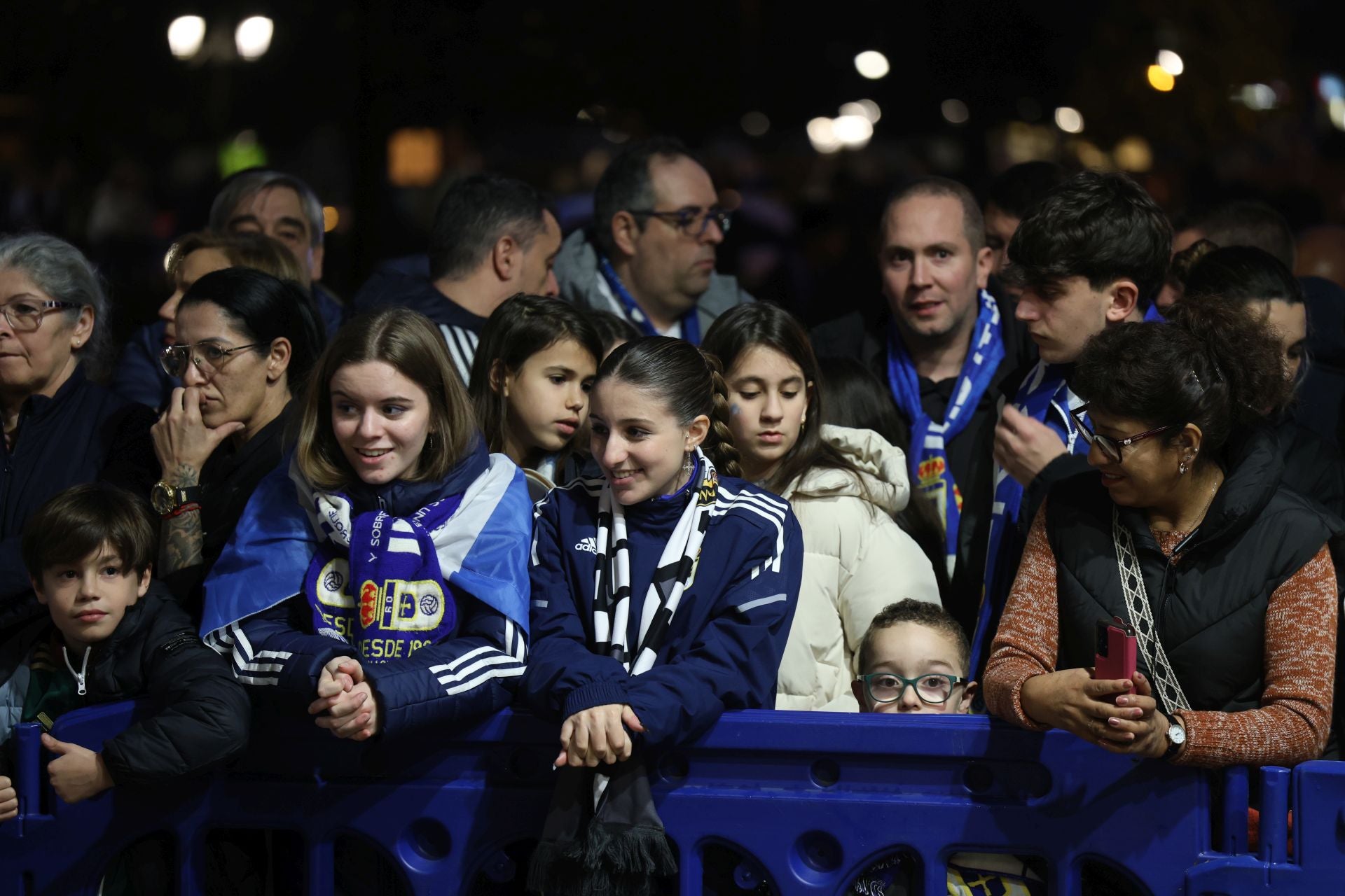 ¿Estuviste animando al Real Oviedo antes del derbi? ¡Búscate en las fotos!