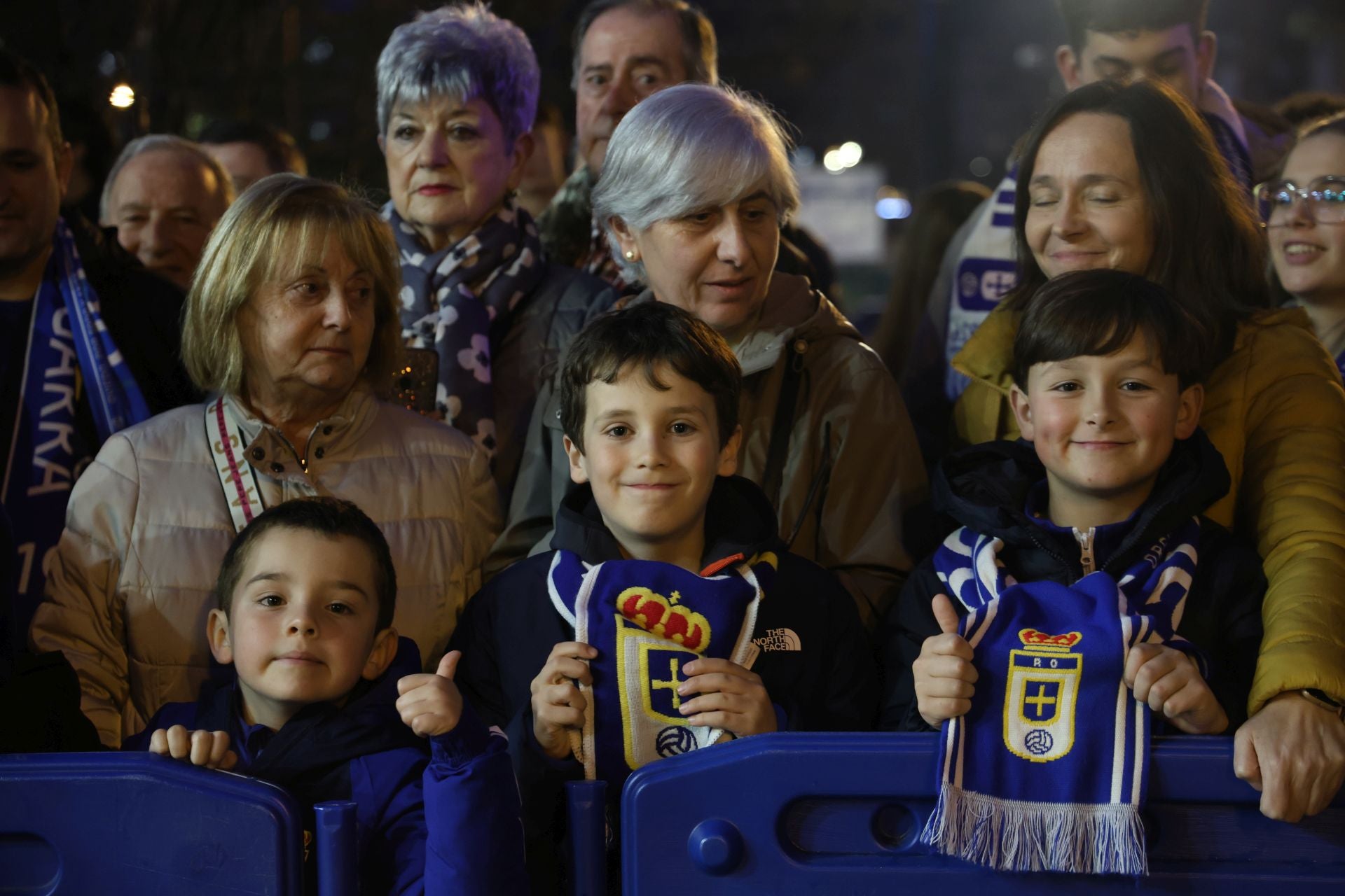 ¿Estuviste animando al Real Oviedo antes del derbi? ¡Búscate en las fotos!