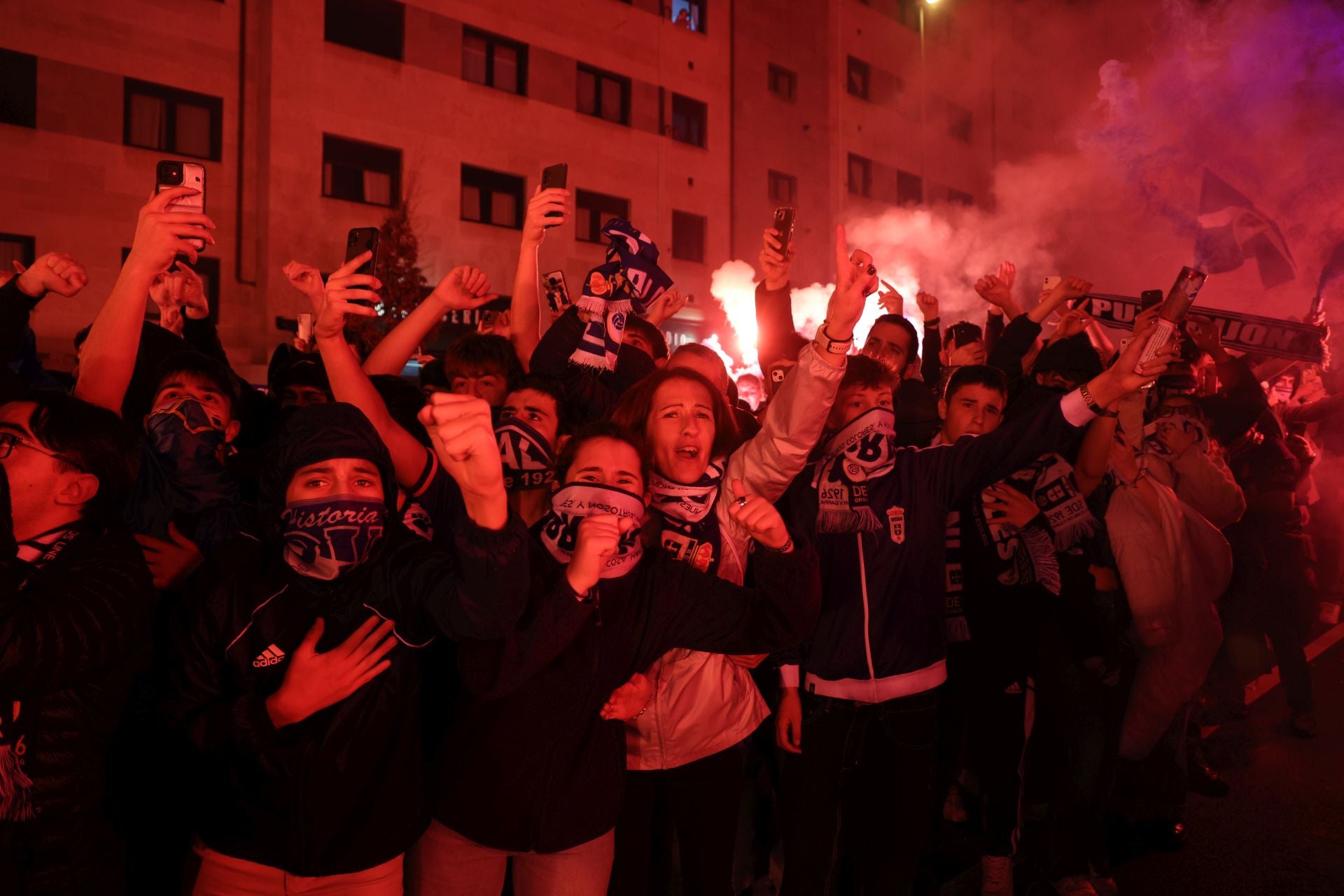 ¿Estuviste animando al Real Oviedo antes del derbi? ¡Búscate en las fotos!