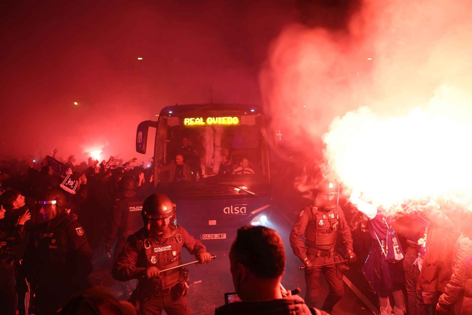 ¿Estuviste animando al Real Oviedo antes del derbi? ¡Búscate en las fotos!