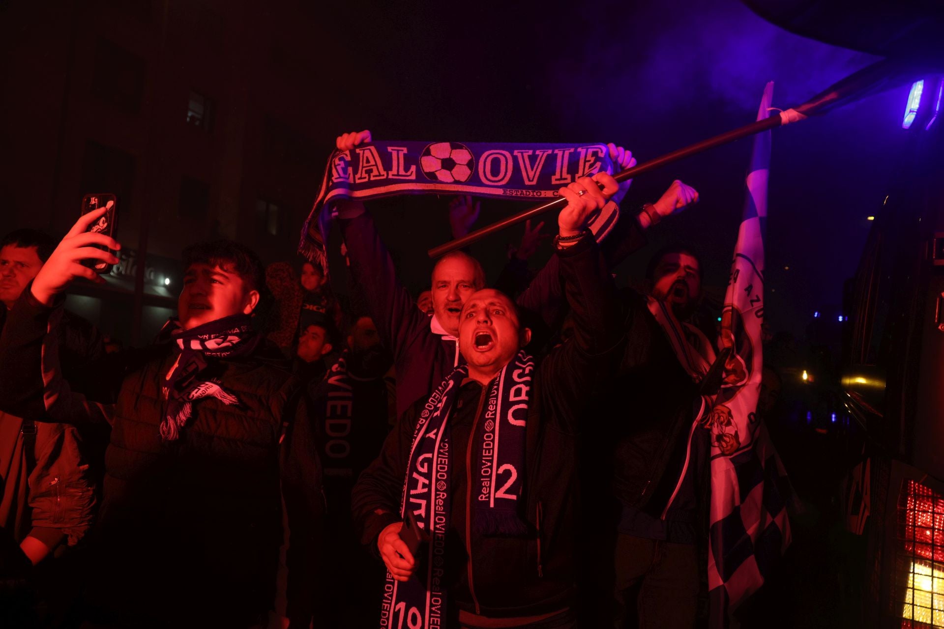 ¿Estuviste animando al Real Oviedo antes del derbi? ¡Búscate en las fotos!