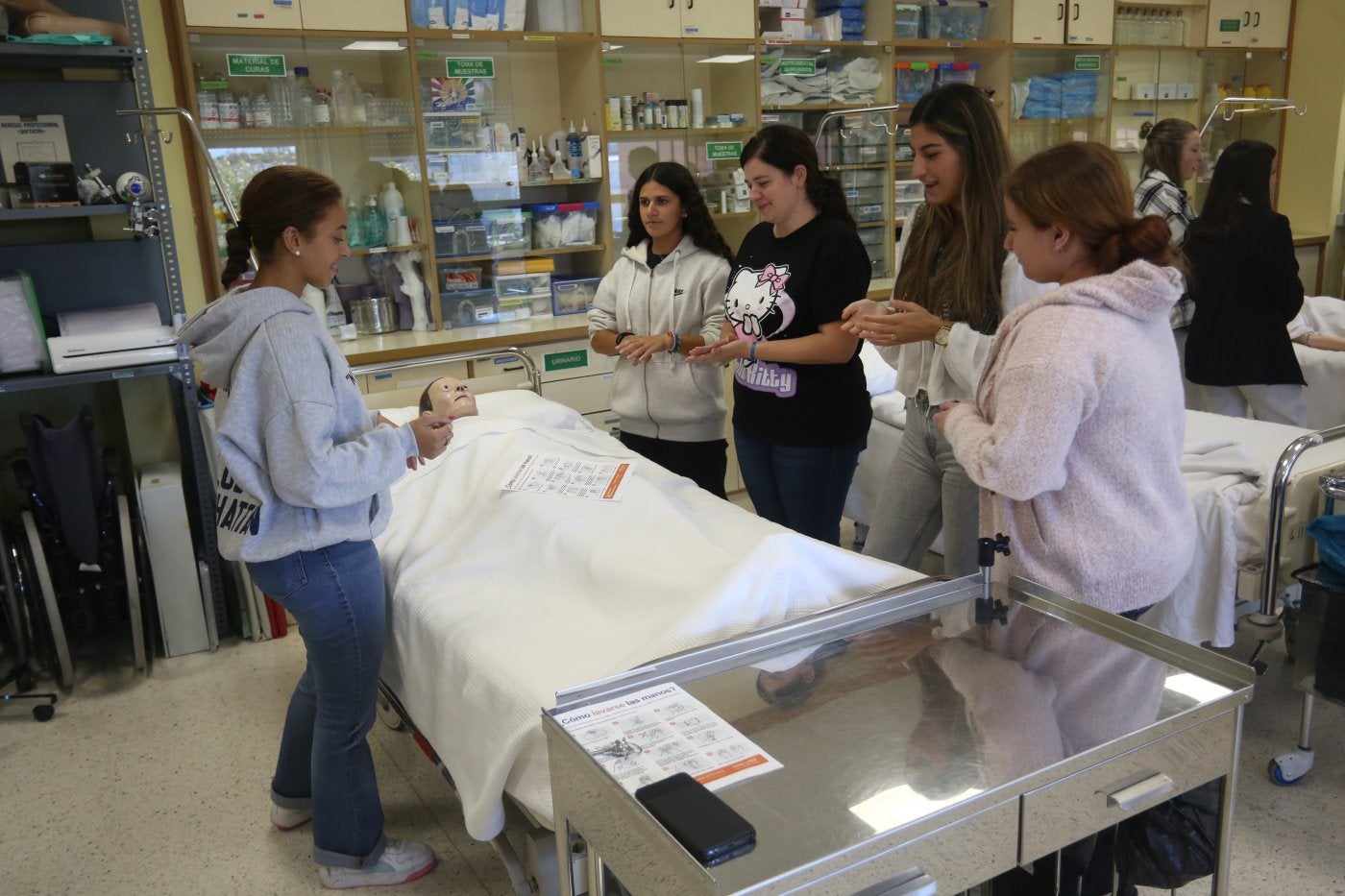 Alumnas del Centro Integrado de Formación Profesional (CIFP) de Cerdeño, en Oviedo.