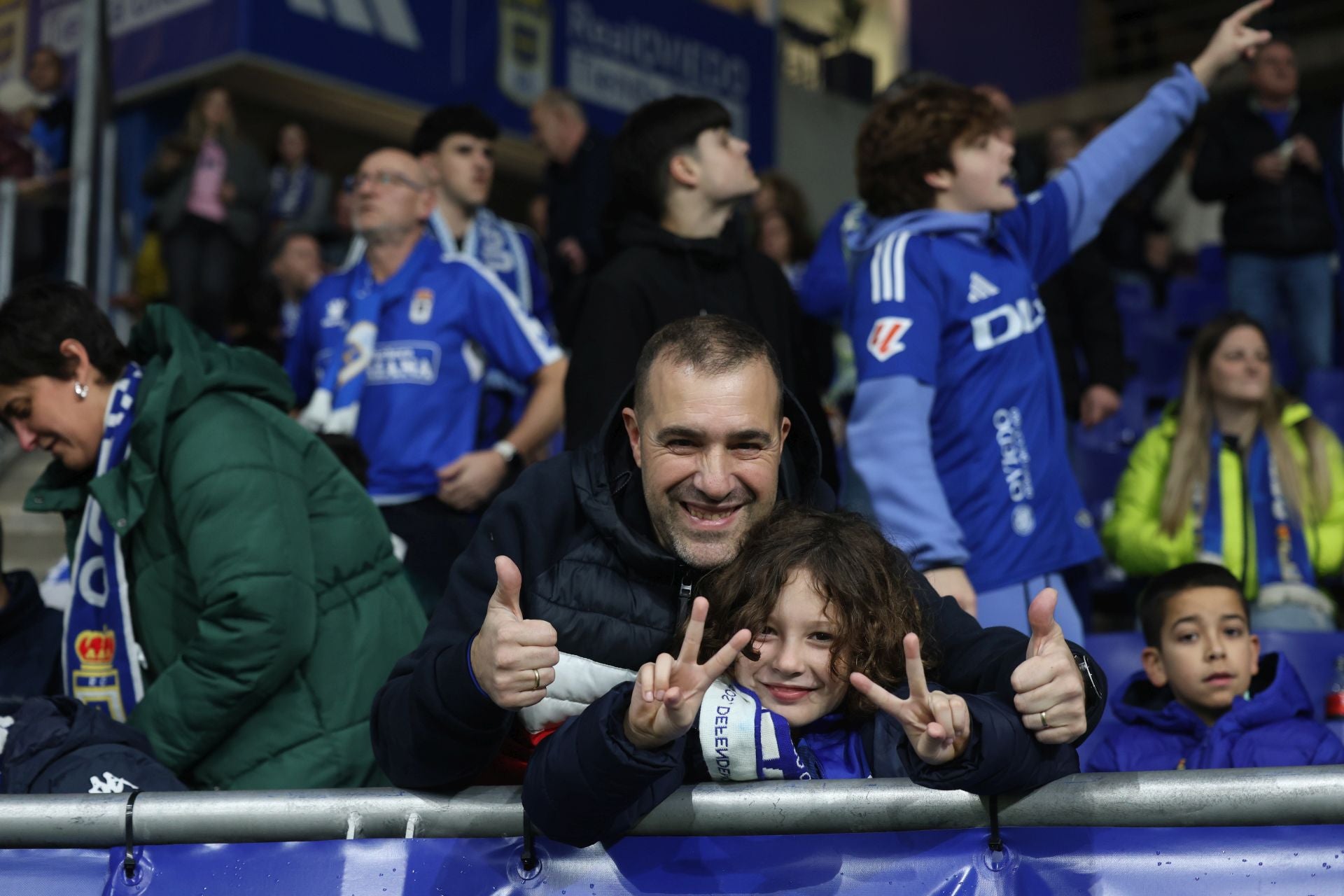 ¿Estuviste viendo el Real Oviedo - Sporting de Gijón? ¡Búscate en las fotos del Tartiere!