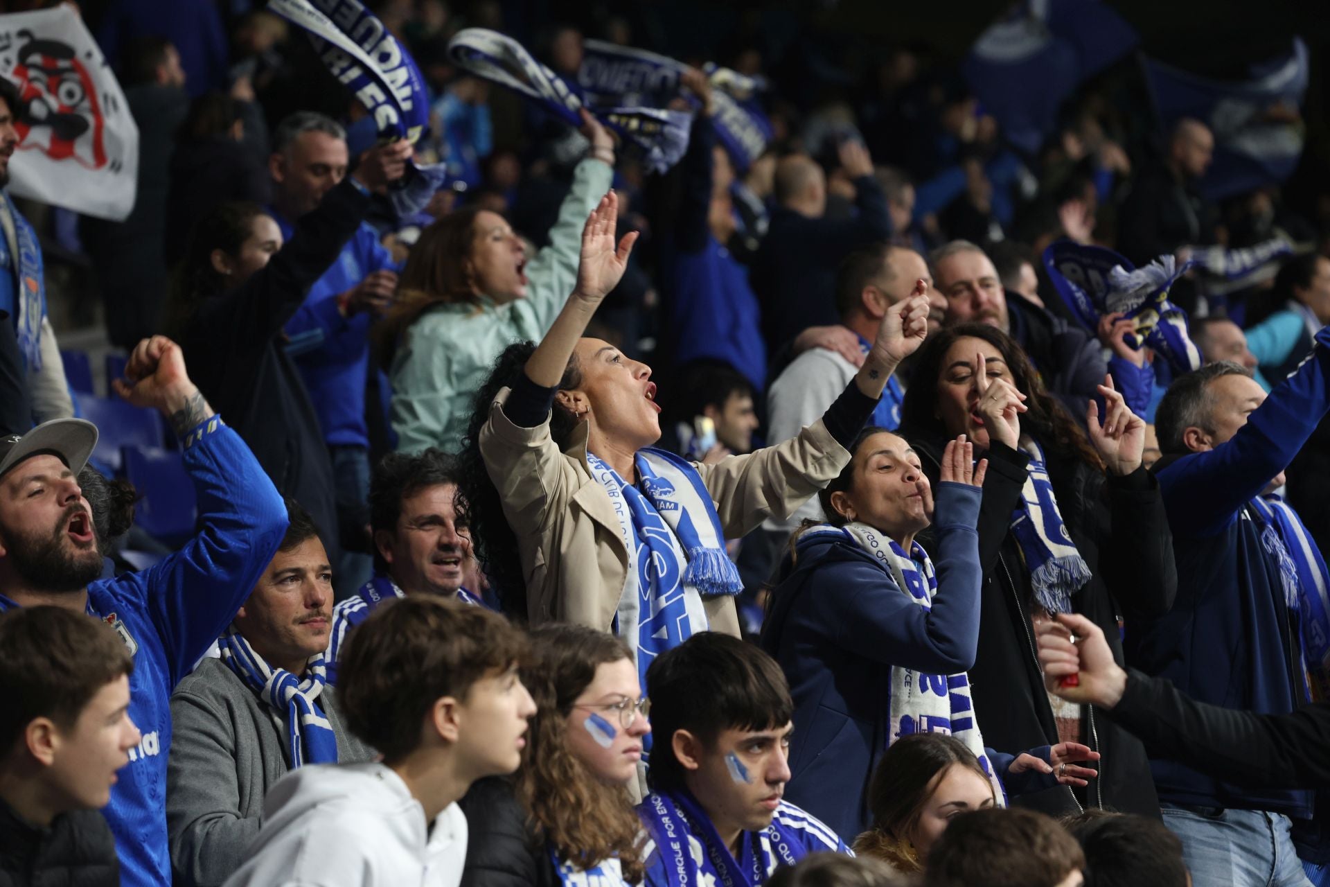 ¿Estuviste viendo el Real Oviedo - Sporting de Gijón? ¡Búscate en las fotos del Tartiere!