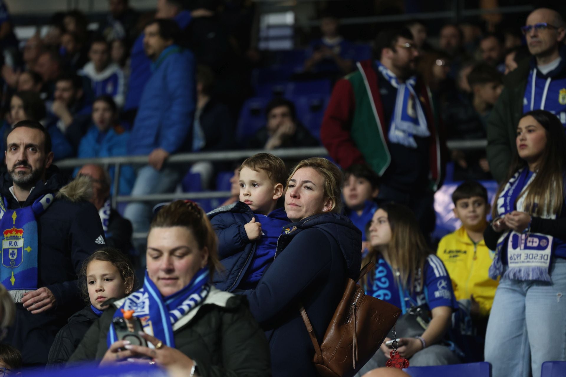 ¿Estuviste viendo el Real Oviedo - Sporting de Gijón? ¡Búscate en las fotos del Tartiere!