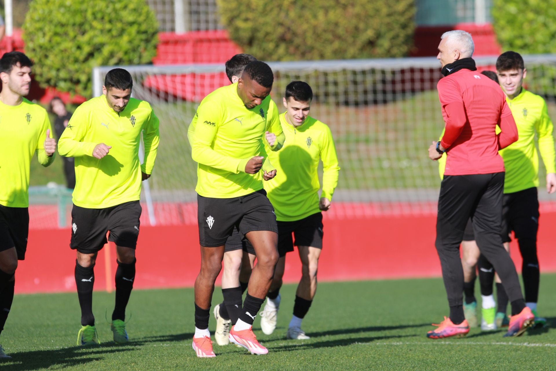 El Sporting de Gijón vuelve a entrenar tras el derbi