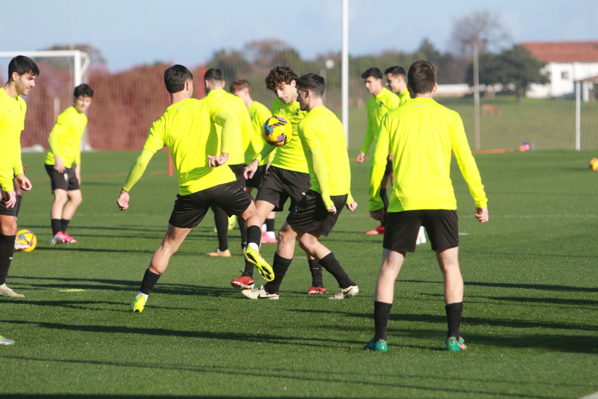 El Sporting de Gijón vuelve a entrenar tras el derbi