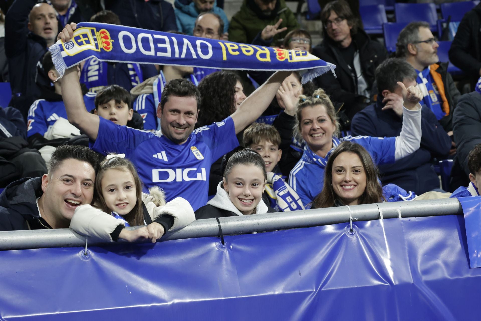 ¿Estuviste viendo el Real Oviedo - Sporting de Gijón? ¡Búscate en las fotos del Tartiere!