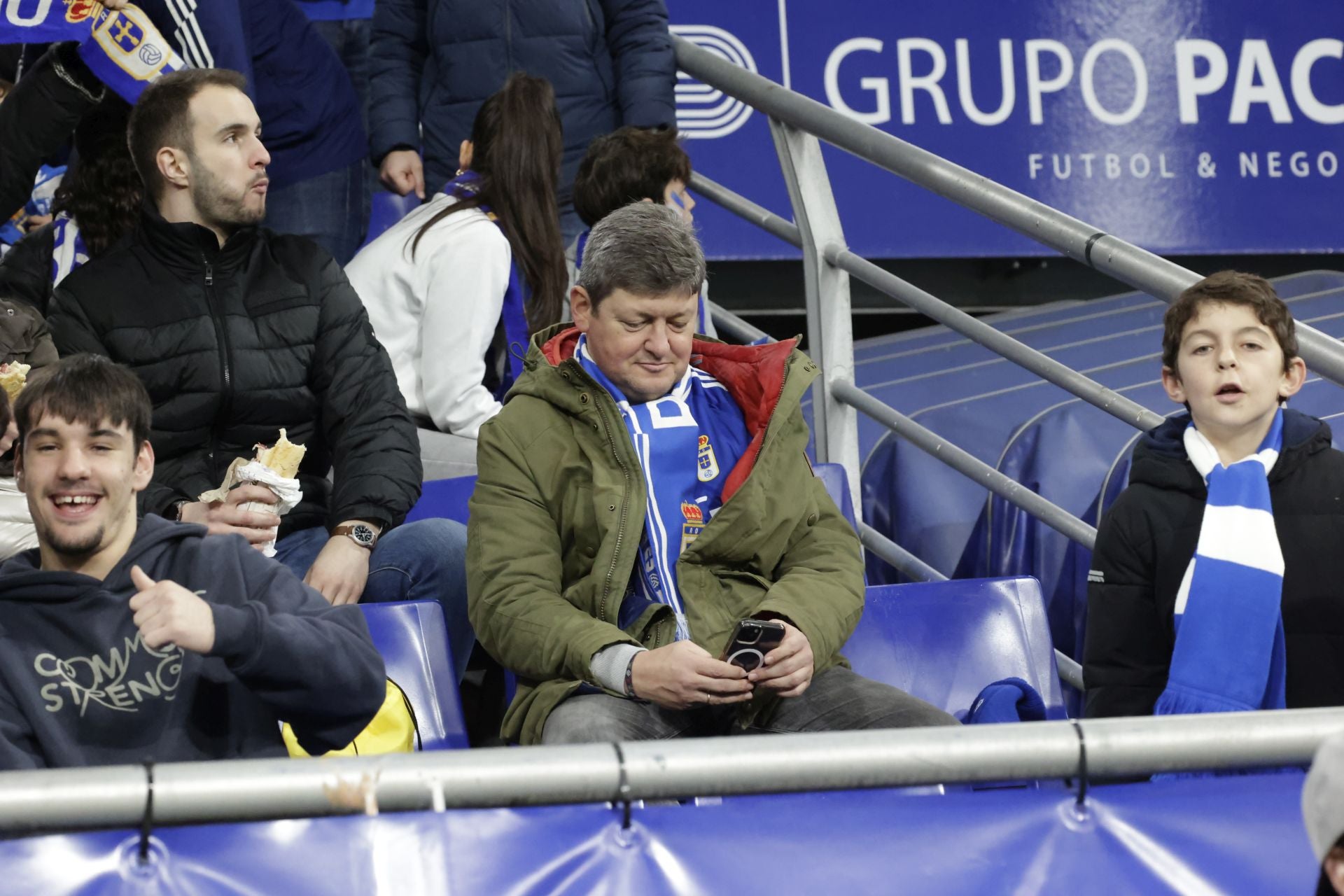 ¿Estuviste viendo el Real Oviedo - Sporting de Gijón? ¡Búscate en las fotos del Tartiere!