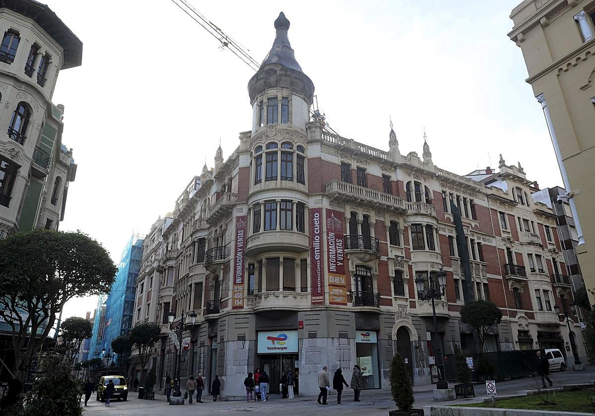 La alarma hizo desalojar ambas calles, anexas al Palacio de la Presidencia del Principado.