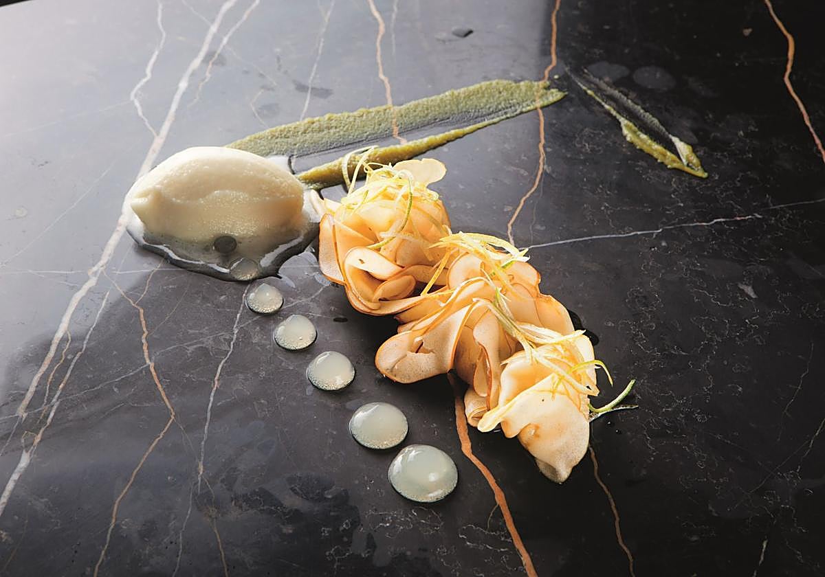 Raviolis de manzana, champiñones y queso de anarcardos