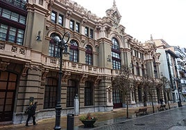 Fachada del Teatro Palacio Valdés, premiado con la Medalla de Oro de la Academia de las Artes Escénicas.