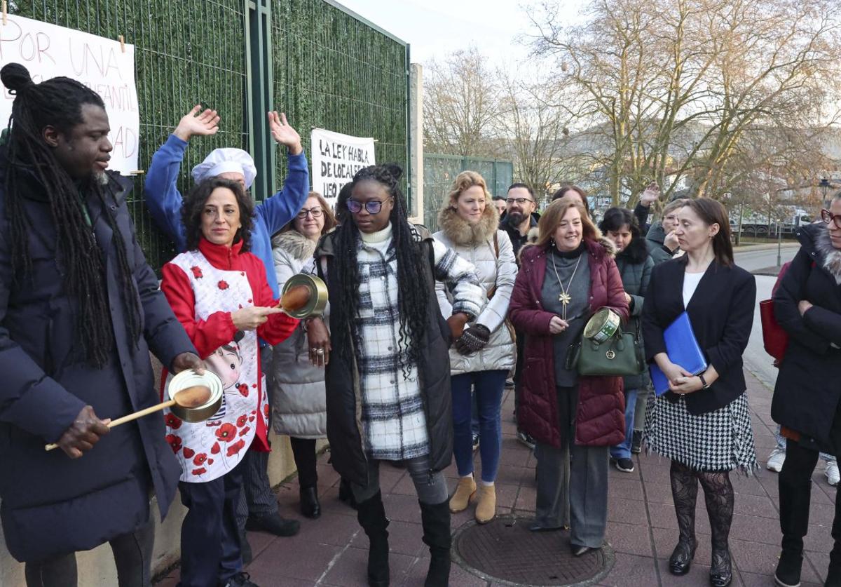 Las familias de la escuela Jardín de Cantos de Avilés ya se manifestaron en varias ocasiones para oponerse al traslado del alumnado del Virgen de las Mareas.