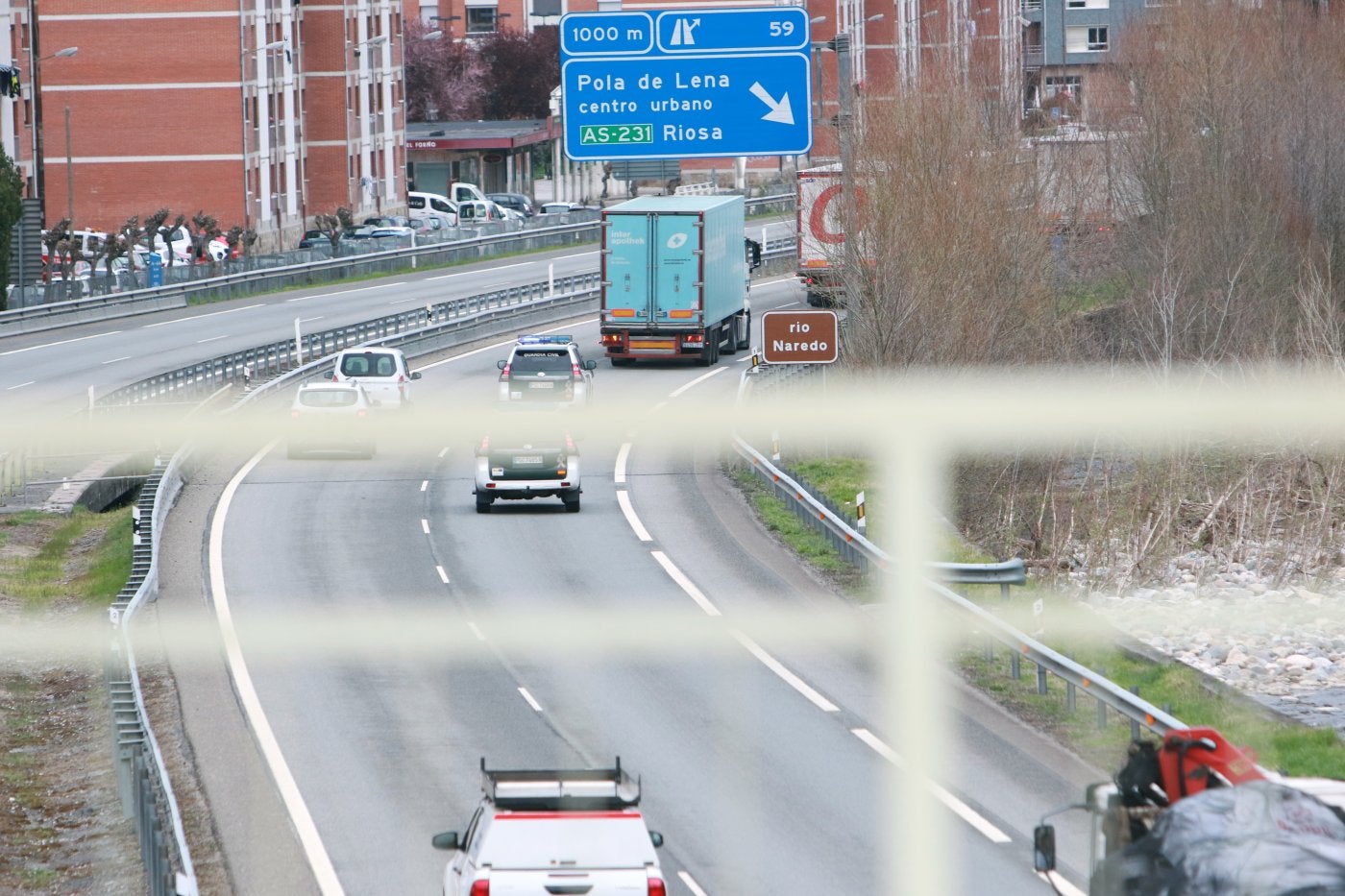 La autopista A-66 a su paso por Pola de Lena.