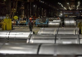 Bobinas de acero en una factoría siderúrgica.