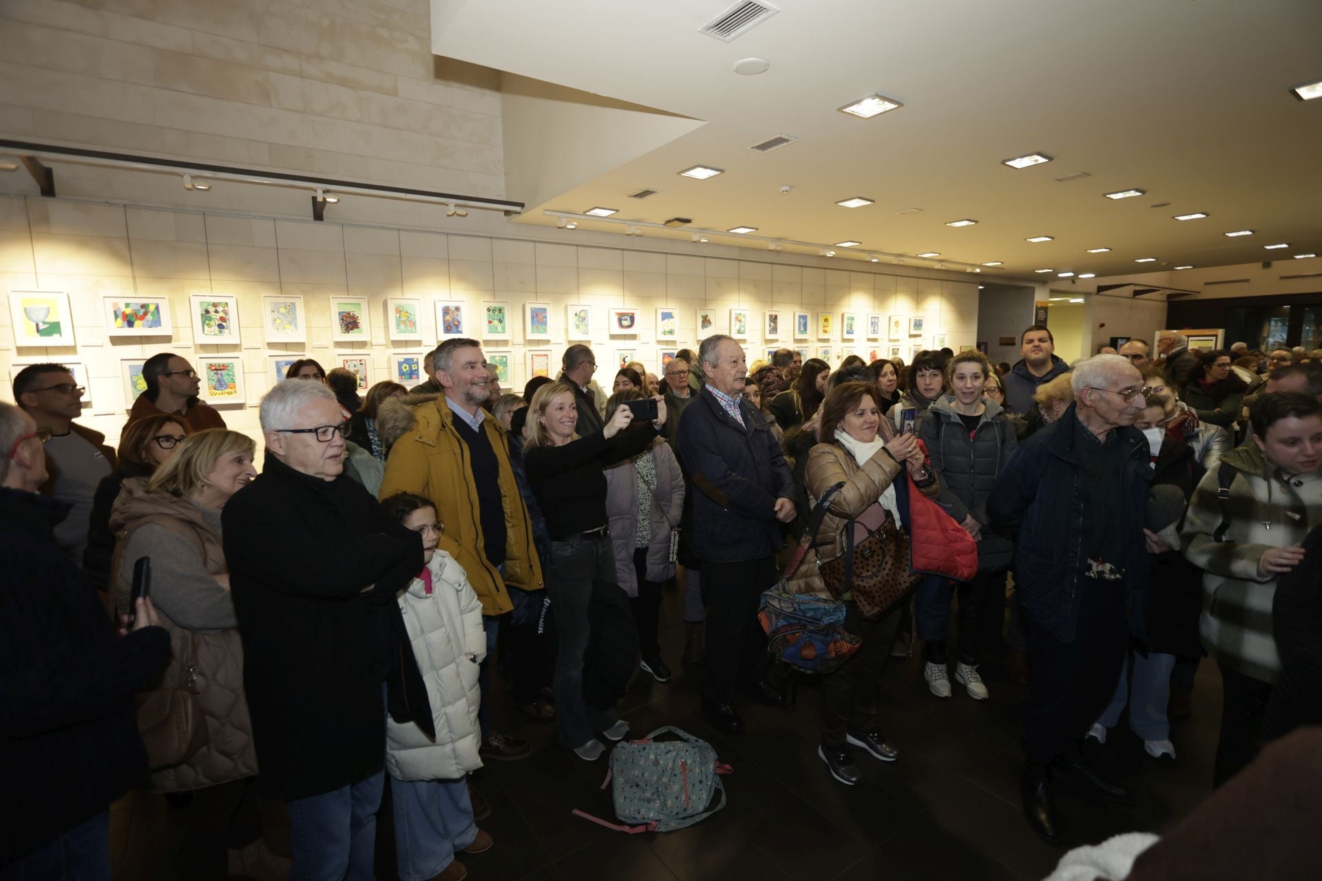 Residentes del Centro de Apoyo a la Integración APTA de Gijón exponen su arte