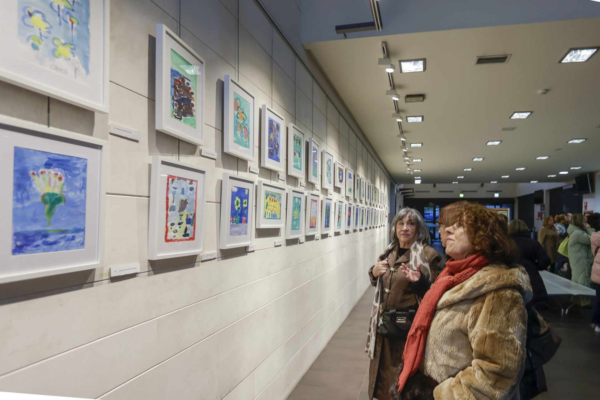 Residentes del Centro de Apoyo a la Integración APTA de Gijón exponen su arte