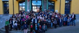 Los alumnos samartiniegos tras participar en el pleno infantil en el Ayuntamiento de San Martín del Rey Aurelio.