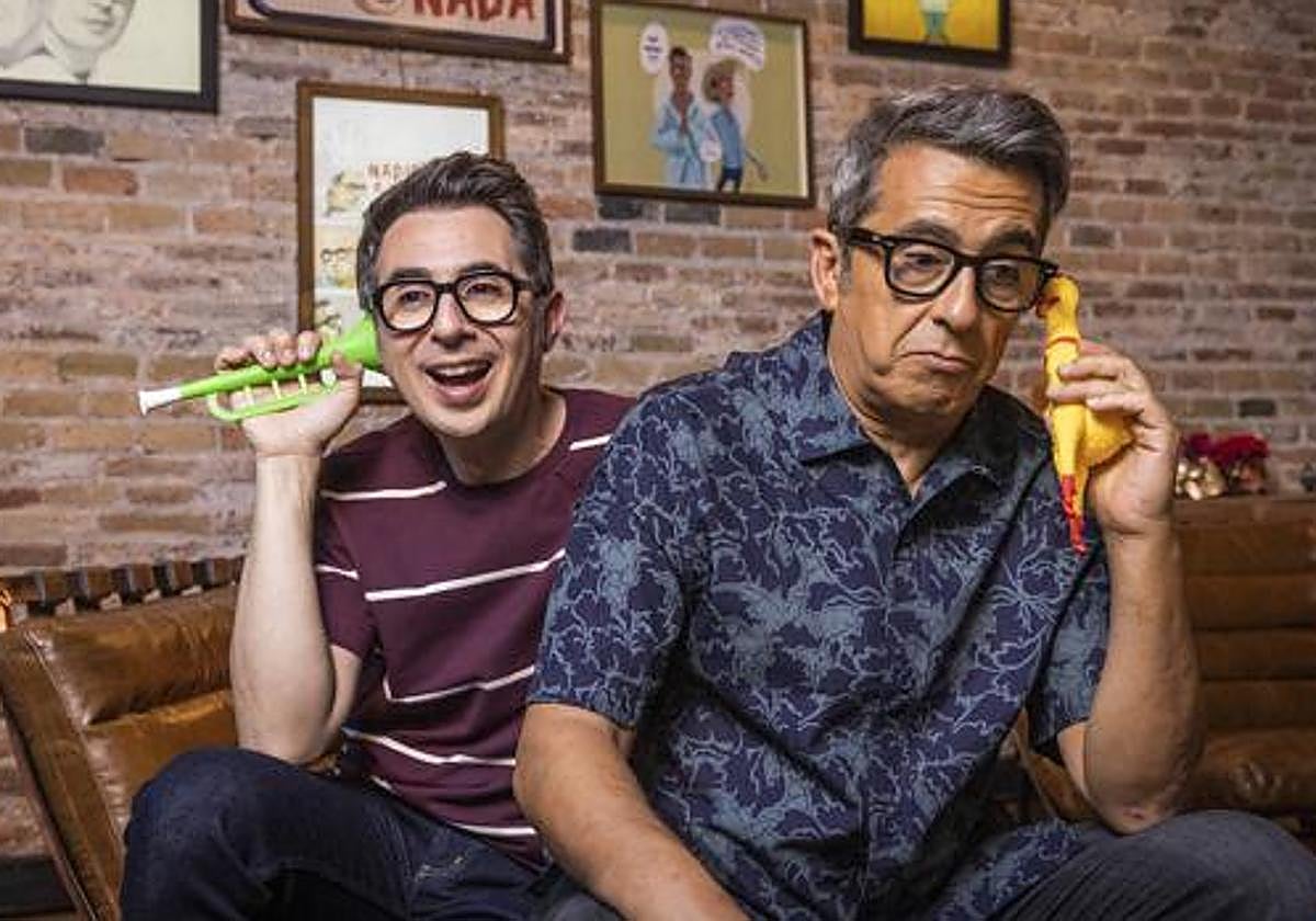 Berto Romero y Andreu Buenafuente, en una foto promocional de la nueva temporada de su podcast 'Nadie sabe nada'.