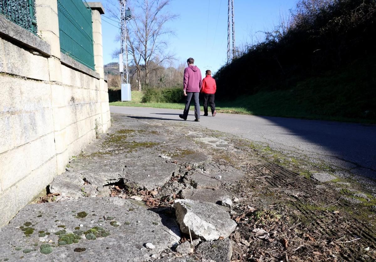 Vecinos de Olloniego reclaman el cese de las carreras ilegales.